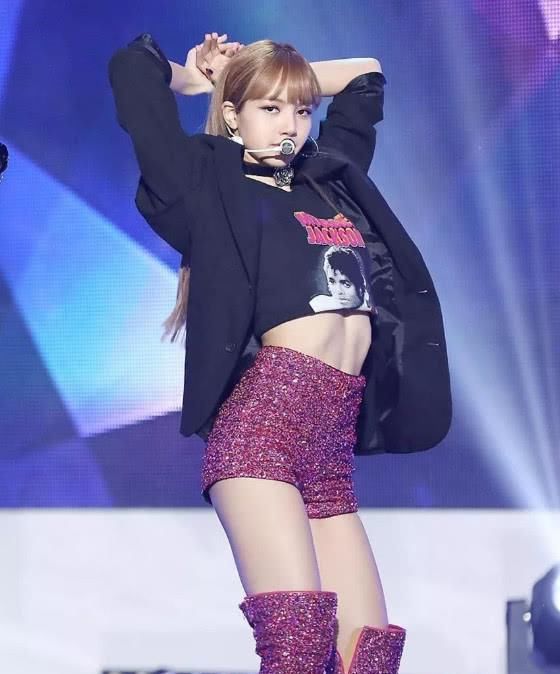 Lisa随身带梳子，程潇倒立不影响刘海，美的人总是相似